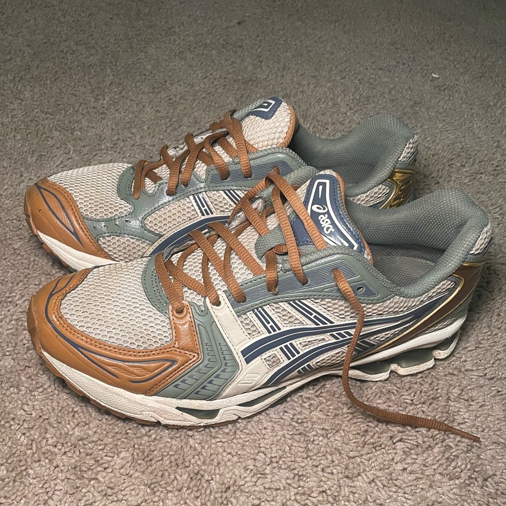 Asics Kayano 14 in the "Vanilla Tarmac"